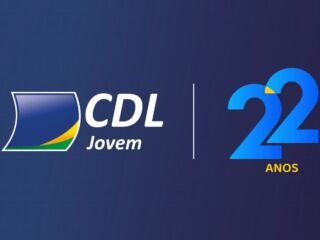 Arte de aniversário com o logotipo da CDL Jovem e o número 22 anos sobre fundo azul