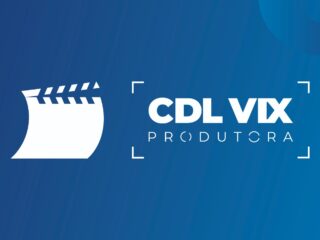 Logotipo da CDL VIX Produtora, com ícone de claquete, sobre fundo azul